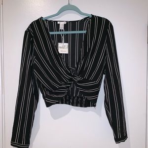 Cropped knotted shirt